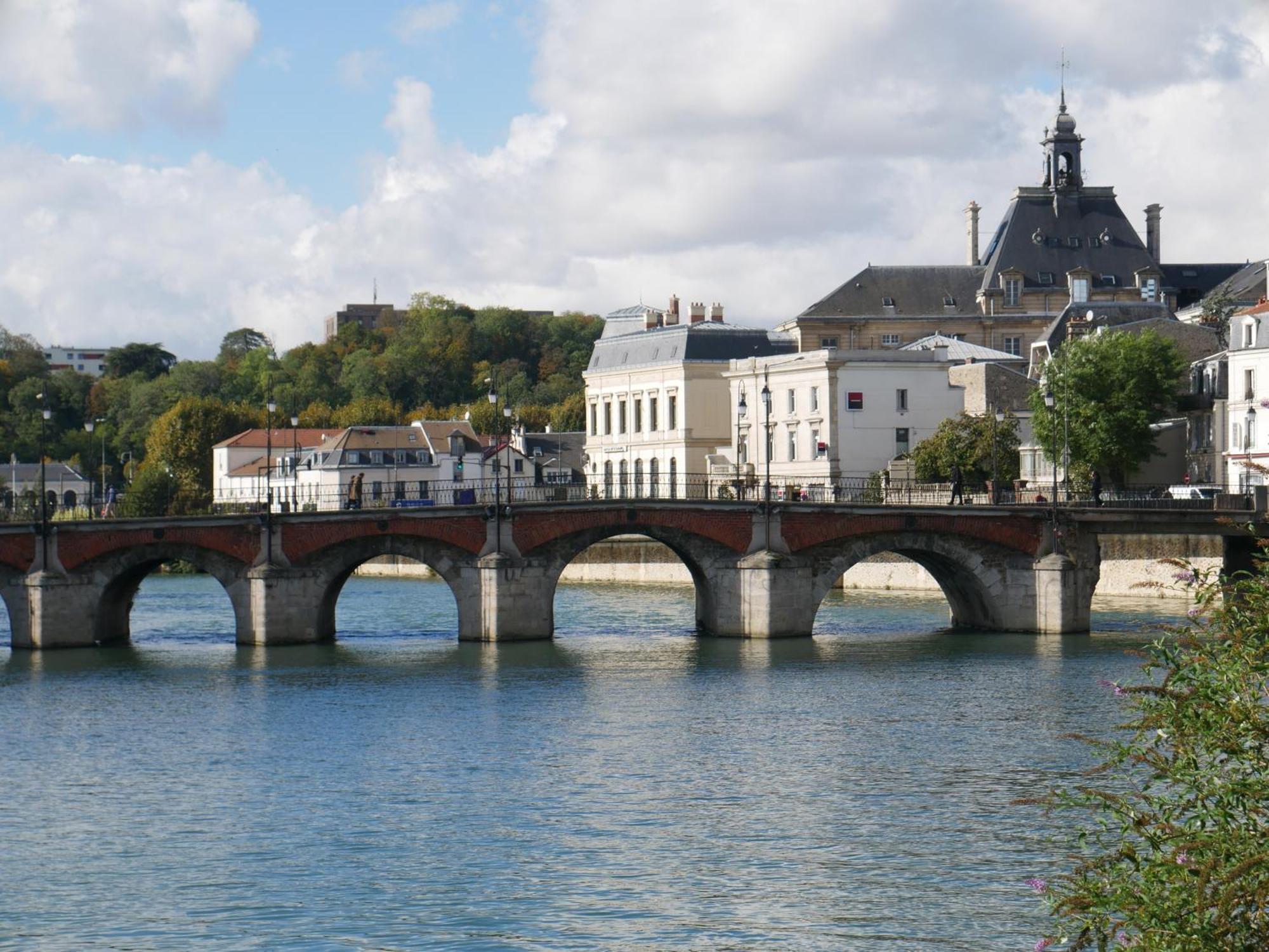 Spicy - Sejour Insolite Sur La Marne Meaux Buitenkant foto